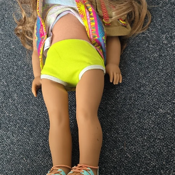 American Girl Doll Lea With Book - Picture 11 of 14